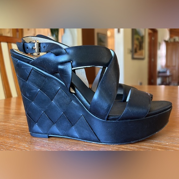 Black Michael Kors Sandals - Picture 1 of 4